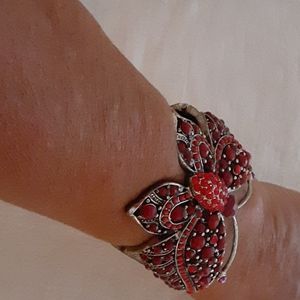 Butterfly bracelet not heavy